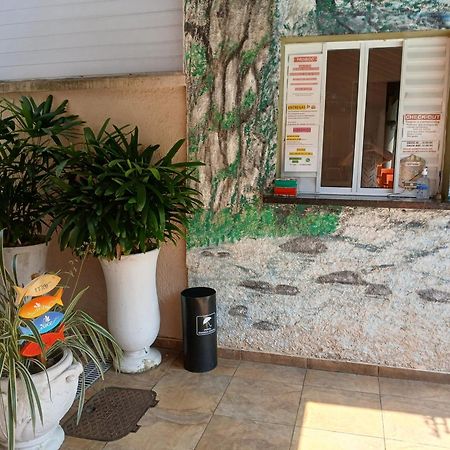 Pousada Parque Suites Estacionamento E Piscina Guarujá Eksteriør billede