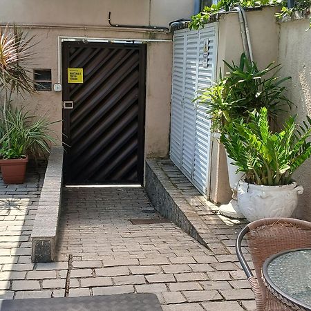 Pousada Parque Suites Estacionamento E Piscina Guarujá Eksteriør billede