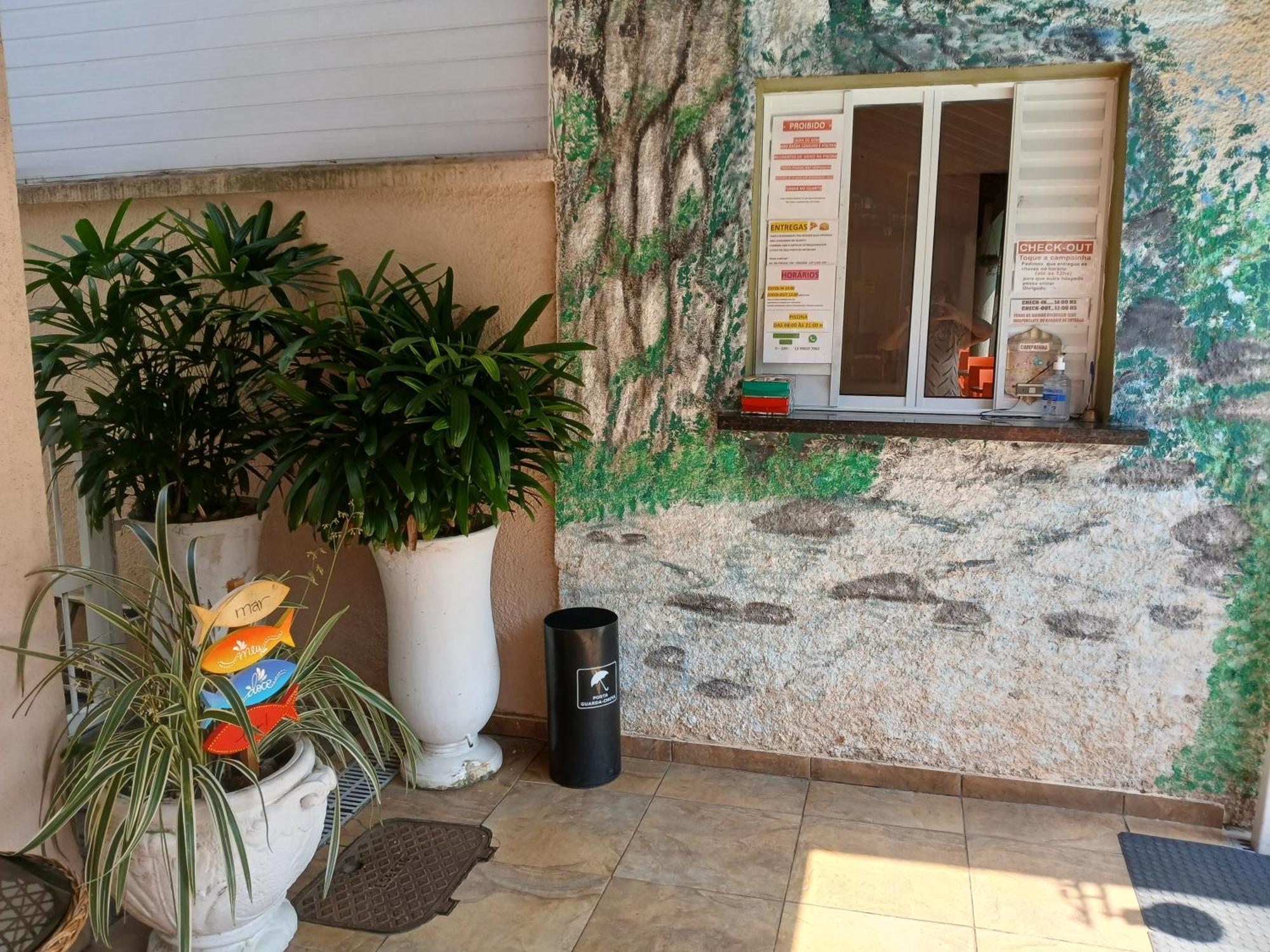 Pousada Parque Suites Estacionamento E Piscina Guarujá Eksteriør billede